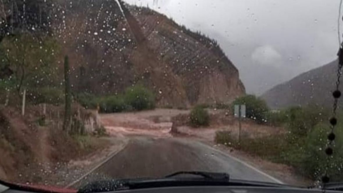 La lluvia de ayer dejó caminos cortados y barrios sin luz en Salta