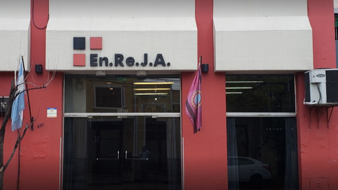 Escándalo en Enreja por denuncias de acomodos y lluvia de designaciones