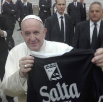 "Me acordé de mi tierra, de mi pago": la emoción del salteño que le dio al Papa una camiseta de Central