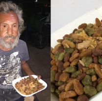 Abuelito que vive en la calle pidió comida y le dieron alimento para perros 
