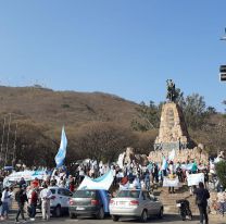 La izquierda contra la Policía en Salta: "Dejan a los cholos marchar y a los pobres les disparan"