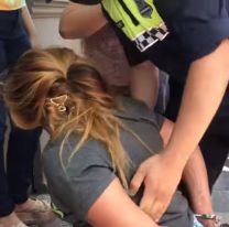 [HAY VIDEO] Atraparon a una chorra y casi la linchan en el centro: le había robado a una abuelita