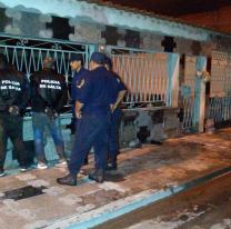 En Salta, policías armaron "fiestita" con un preso: llegó la jefa y vio todo