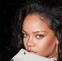 Al borde de la piscina: Rihanna se llevó todos los suspiros