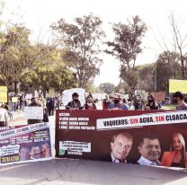 Fuerte protesta en Vaqueros: "Agua para los vecinos y no para loteos privados"