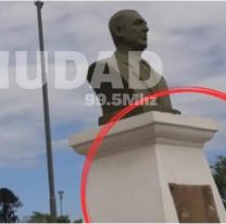 Le afanaron la placa a Perón: ocurrió delante de las cámaras del 911