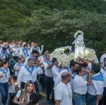 Fieles de la Virgen del Cerro se juntan a rezar el Rosario en medio de la polémica con las monjas
