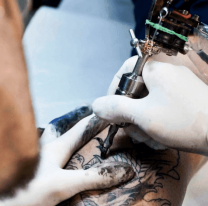 Le pidió un tatuaje y el tatuador entendió cualquiera: el garrón de una chica