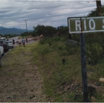 La ruta que une Cafayate y Tolombón completamente inundada: 100 autos varados