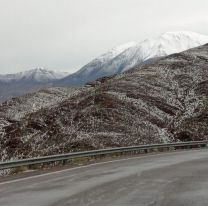 En plena ola de calor, un cerro de Salta se tiñó de blanco [FOTOS]