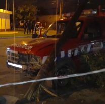 Camioneta de Bomberos mató a motociclista: "Lo reventó contra un poste de luz"