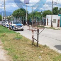 Máxima tensión: una gomería de la avenida San Martín se llenó de policías 