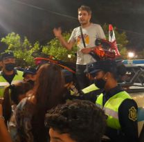 Más de 20 policías y agentes para secuestrar una moto en plaza 9 de Julio
