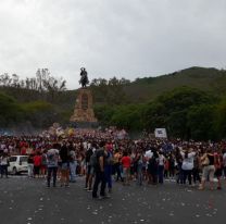 A enchastrar a otro lado: egresados ya no podrán festejar en el Monumento a Güemes