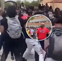 Se agarró a las piñas con 30 estudiantes que le hacían bullying a sus hijos [Video]
