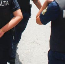 Denuncian a policías salteños por armar causas contra tres personas