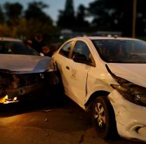 Tremendo choque entre dos autos en Ibazeta y Arenales: "No vi a la señora"