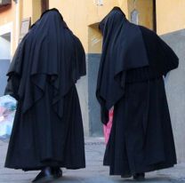Lo que faltaba: ahora aparecieron monjas y curas truchos en Salta 