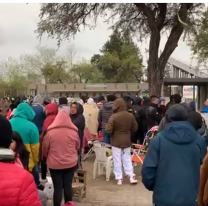 [VIDEO] Tensión en la vigilia por ver a Boca en Salta: así se colaron en la fila 