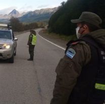 Chorros disfrazados de gendarmes simularon un control para robarse un taxi
