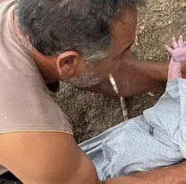 Un hombre tiró a un río a una beba recién nacida y dos pescadores la salvaron