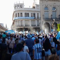 Ganó Argentina y Salta lo sabe: la Plaza 9 de Julio se tiñó de celeste y blanco
