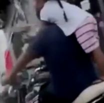 El salteño más imprudente: andaba en moto con su hijita sin casco y parada en el asiento